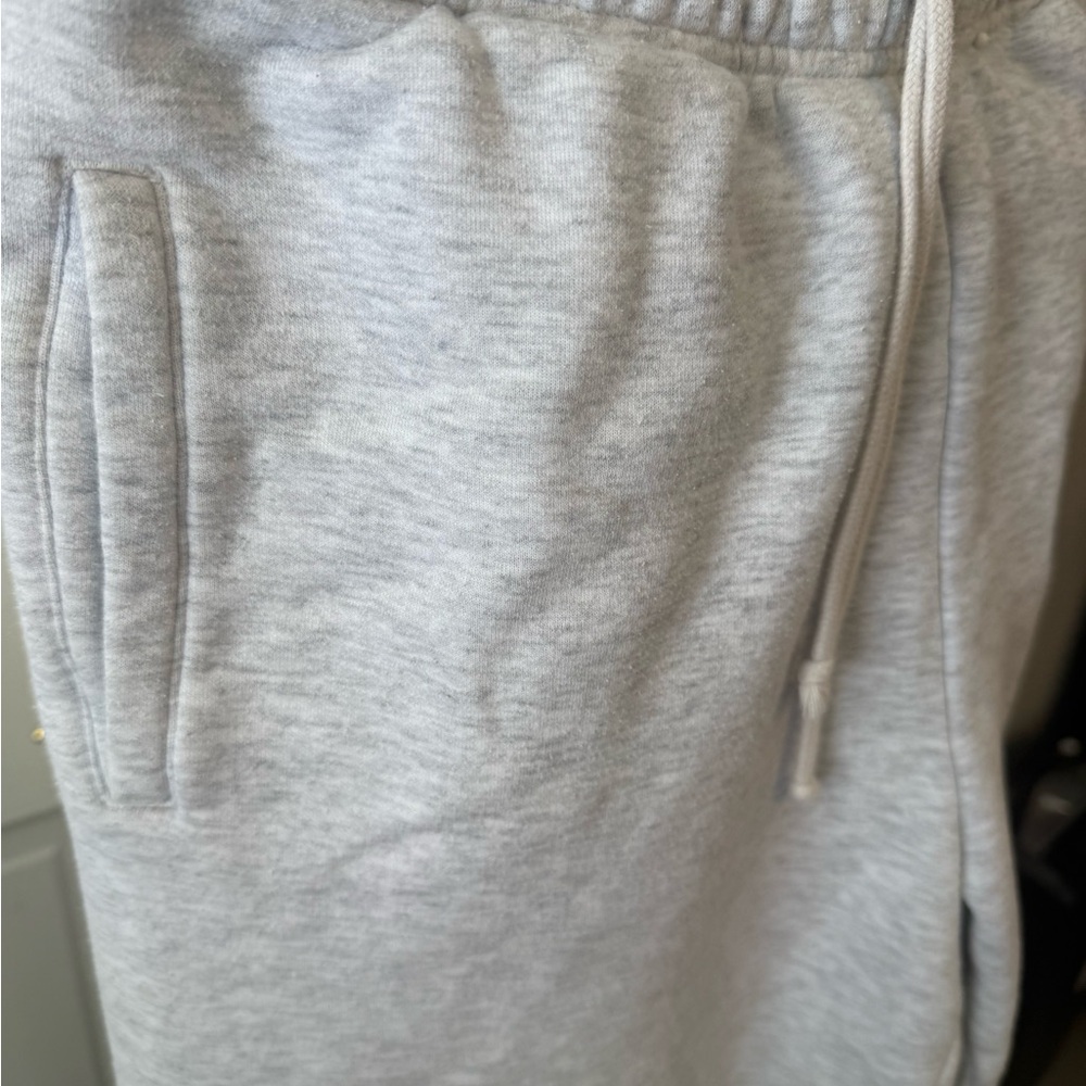 SKIMS Gray Jogger Sweatpants - Picture 4 of 5